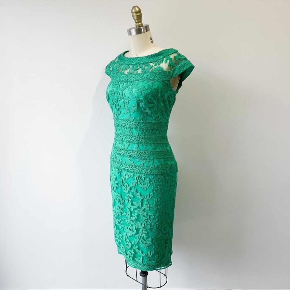 Tadashi Shoji • Crew Neckline Lace Cocktail Dress • 8